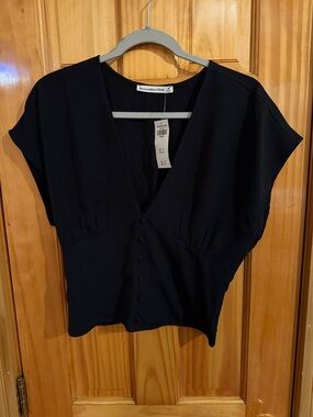 Abercrombie & Fitch Black V-Neck Buttoned Short Sleeve Top